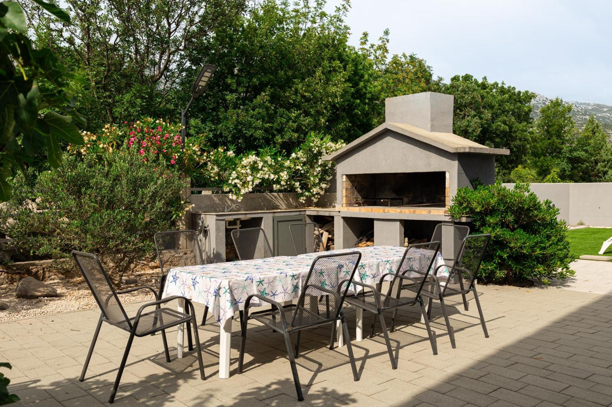 Apartments Zanic With Private Swimming Pool And Sea View Starigrad Paklenica Exterior foto